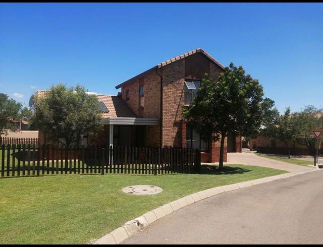 3 BEDROOM PROPERTY TO RENT IN DIE HOEWES